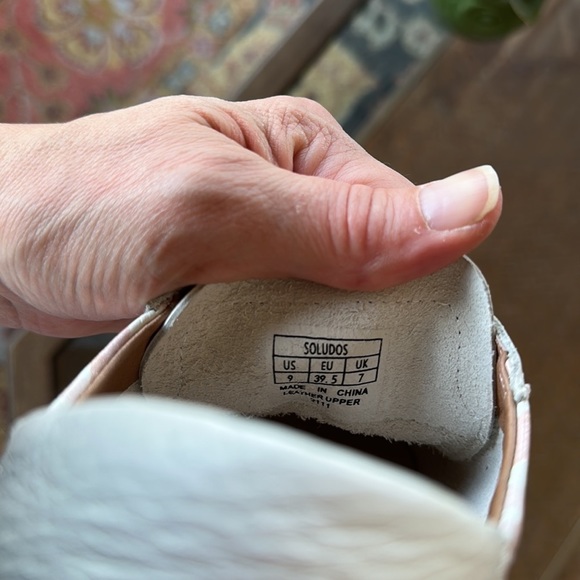 Soludos Ibiza Classic Leather Sneaker in pink check. Worn 1 time Size 9 - Picture 5 of 6